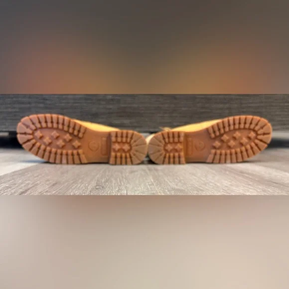 Timberland Women's Tan Shearling Winter Boots - Picture 5 of 5